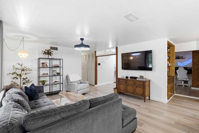 7242 Arutas Dr, North Highlands, CA 95660