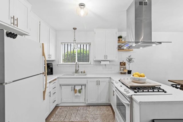7242 Arutas Dr, North Highlands, CA 95660