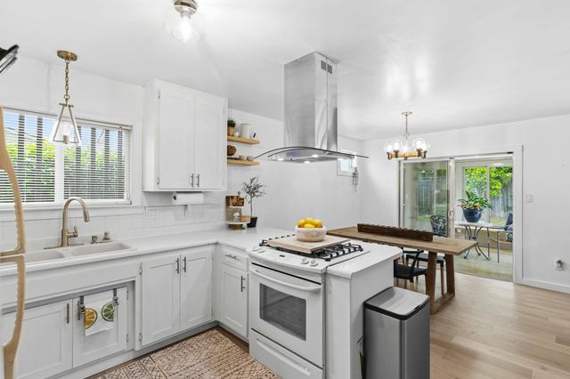7242 Arutas Dr, North Highlands, CA 95660