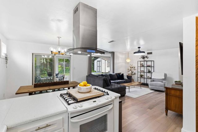 7242 Arutas Dr, North Highlands, CA 95660