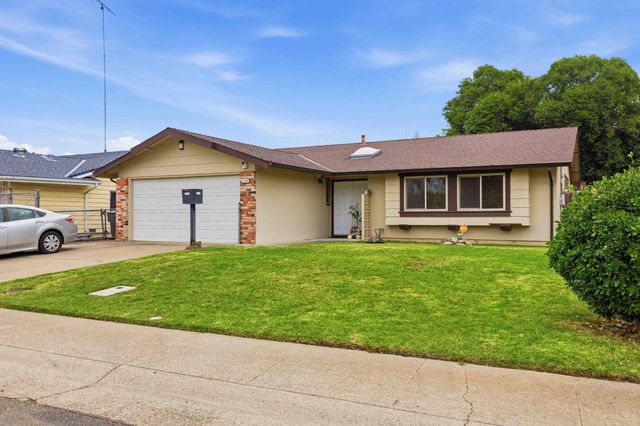 7242 Arutas Dr, North Highlands, CA 95660