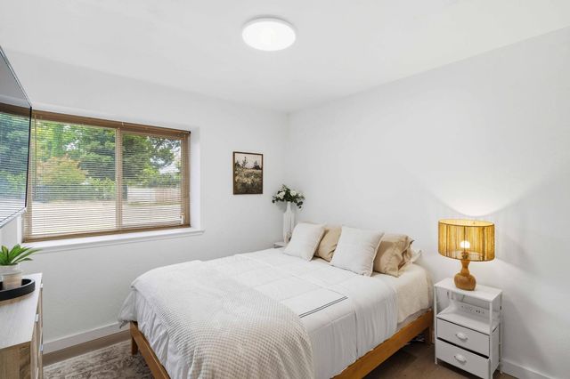 7242 Arutas Dr, North Highlands, CA 95660