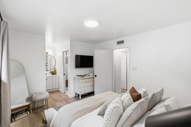 7242 Arutas Dr, North Highlands, CA 95660