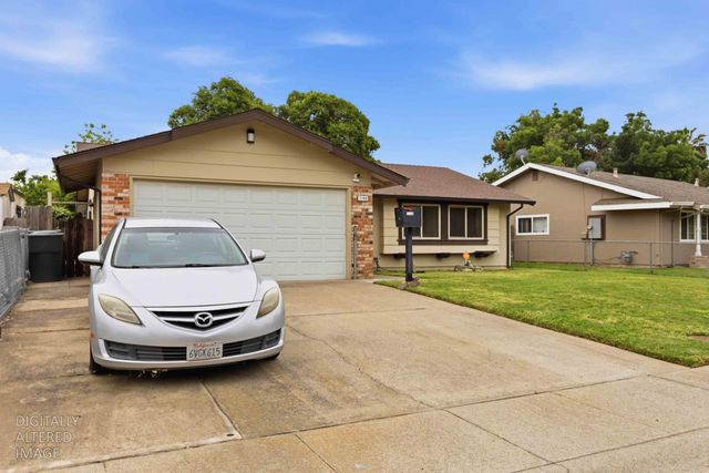 7242 Arutas Dr, North Highlands, CA 95660