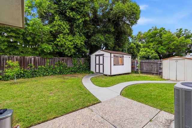 7242 Arutas Dr, North Highlands, CA 95660