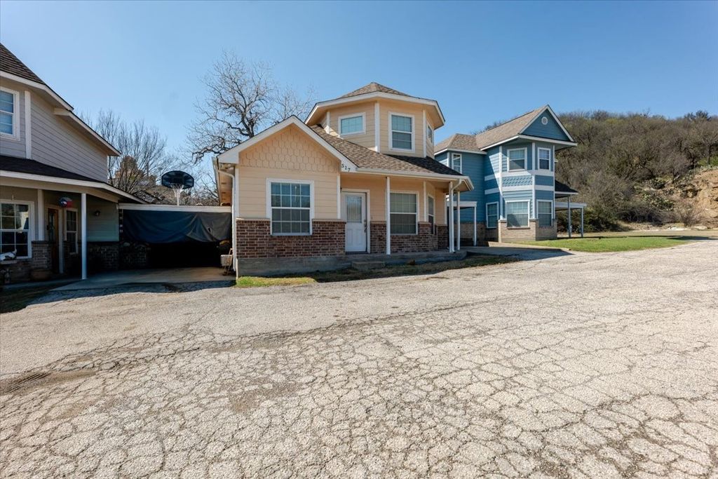 517 NE 1st Street, Mineral Wells, TX 76067