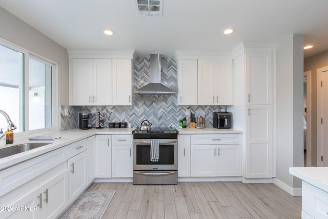 5541 E CHEERY LYNN Road, Phoenix, AZ 85018