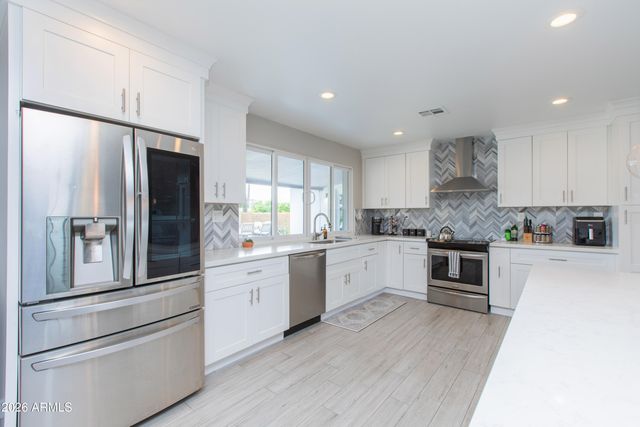 5541 E CHEERY LYNN Road, Phoenix, AZ 85018