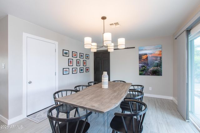 5541 E CHEERY LYNN Road, Phoenix, AZ 85018