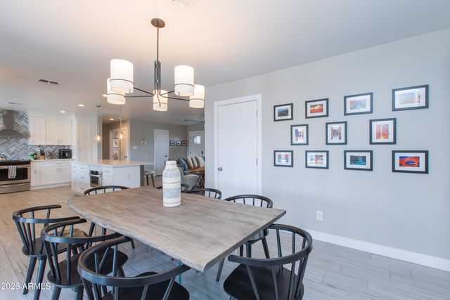 5541 E CHEERY LYNN Road, Phoenix, AZ 85018