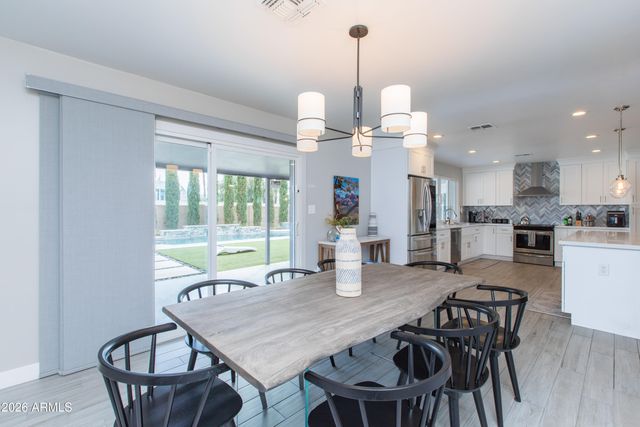 5541 E CHEERY LYNN Road, Phoenix, AZ 85018