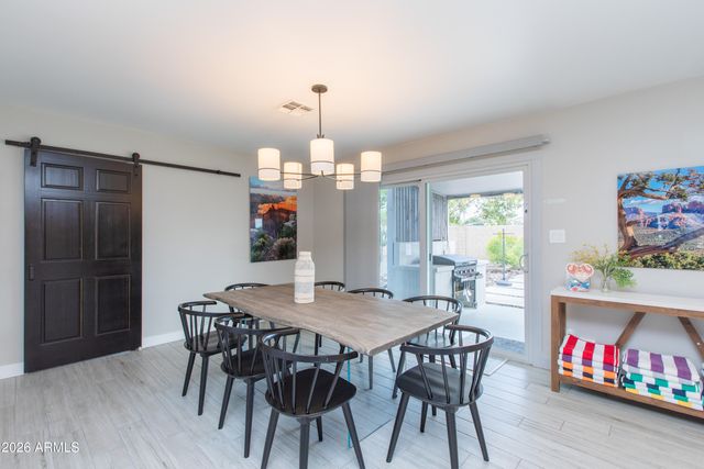 5541 E CHEERY LYNN Road, Phoenix, AZ 85018