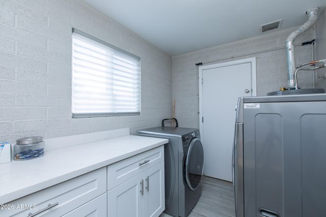 5541 E CHEERY LYNN Road, Phoenix, AZ 85018