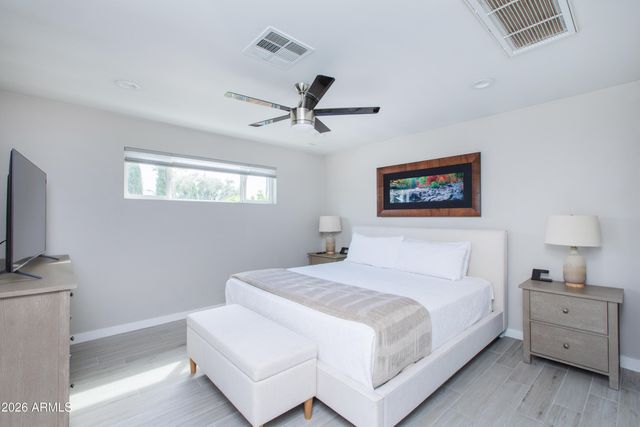 5541 E CHEERY LYNN Road, Phoenix, AZ 85018