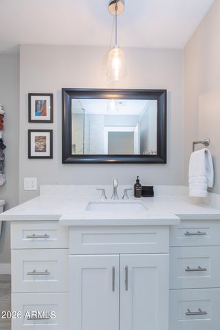 5541 E CHEERY LYNN Road, Phoenix, AZ 85018