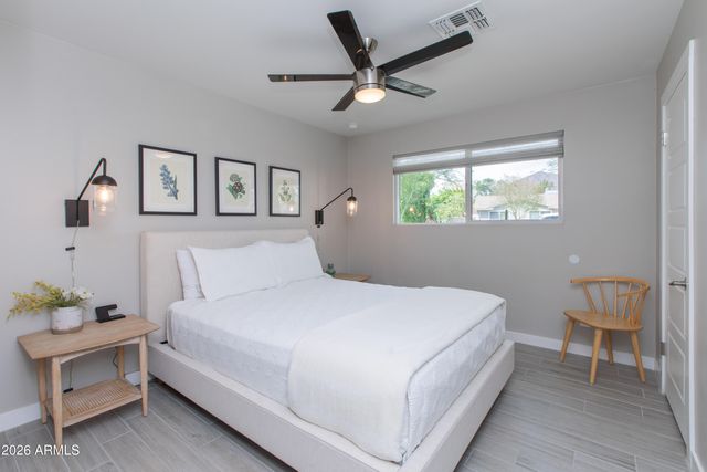 5541 E CHEERY LYNN Road, Phoenix, AZ 85018