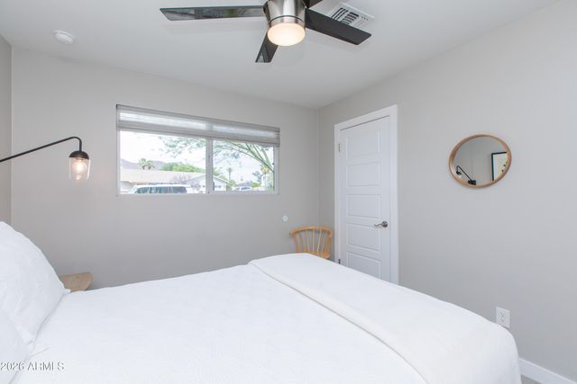 5541 E CHEERY LYNN Road, Phoenix, AZ 85018