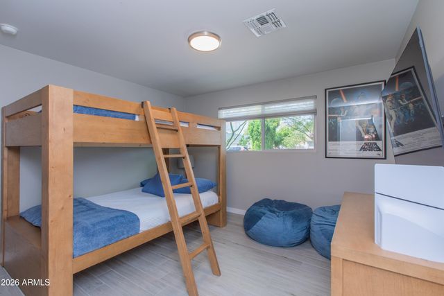 5541 E CHEERY LYNN Road, Phoenix, AZ 85018