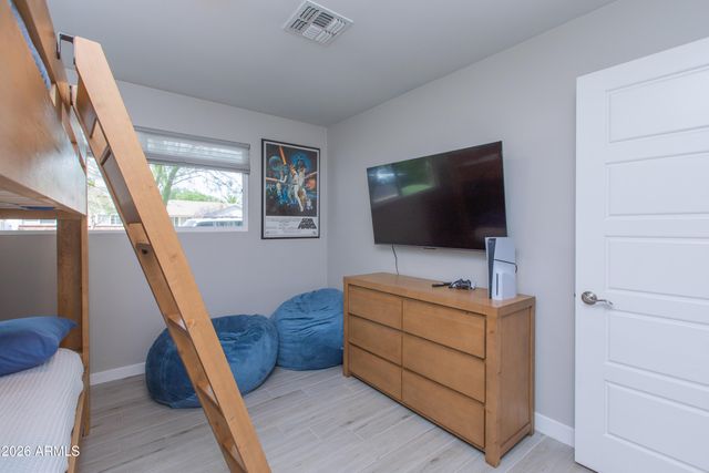 5541 E CHEERY LYNN Road, Phoenix, AZ 85018