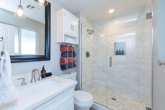 5541 E CHEERY LYNN Road, Phoenix, AZ 85018