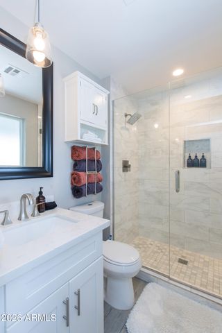 5541 E CHEERY LYNN Road, Phoenix, AZ 85018