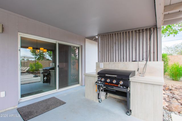 5541 E CHEERY LYNN Road, Phoenix, AZ 85018