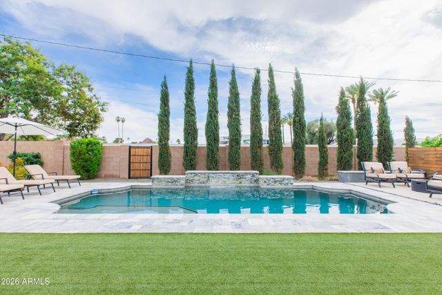 5541 E CHEERY LYNN Road, Phoenix, AZ 85018