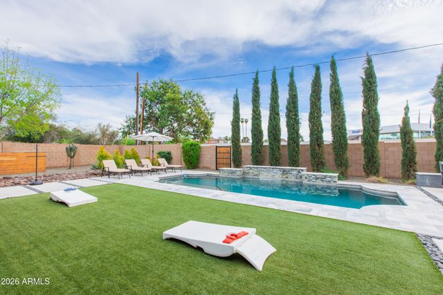 5541 E CHEERY LYNN Road, Phoenix, AZ 85018