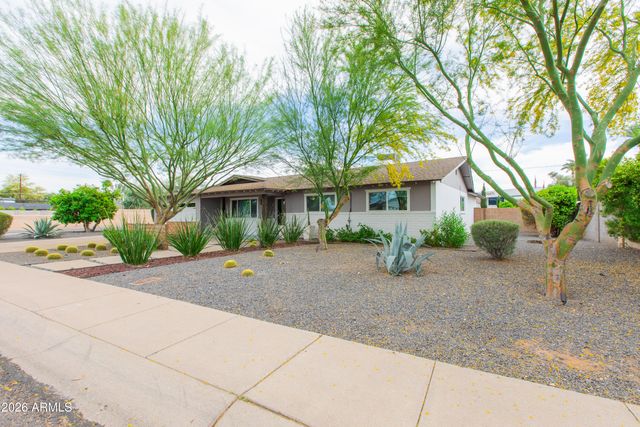 5541 E CHEERY LYNN Road, Phoenix, AZ 85018
