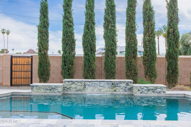 5541 E CHEERY LYNN Road, Phoenix, AZ 85018