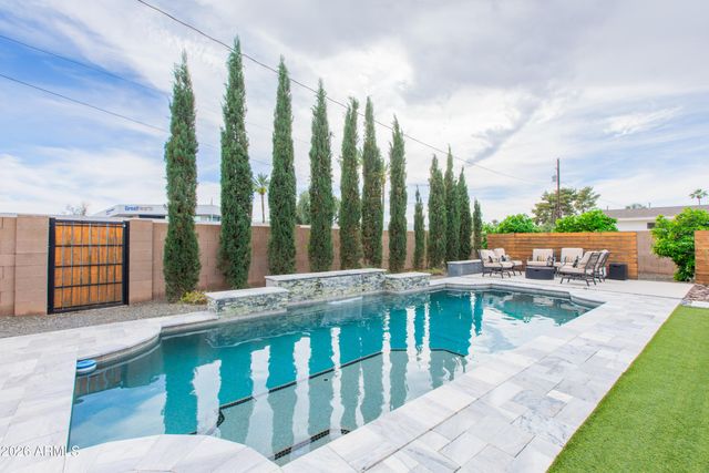 5541 E CHEERY LYNN Road, Phoenix, AZ 85018