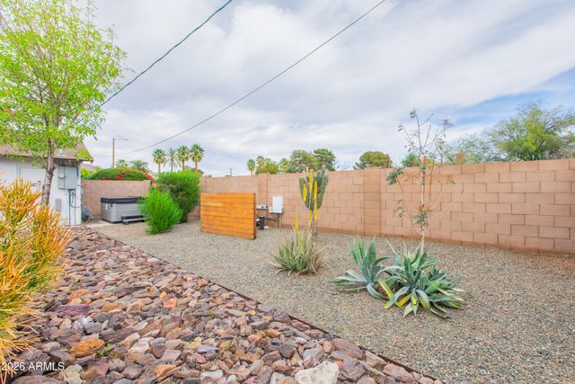 5541 E CHEERY LYNN Road, Phoenix, AZ 85018