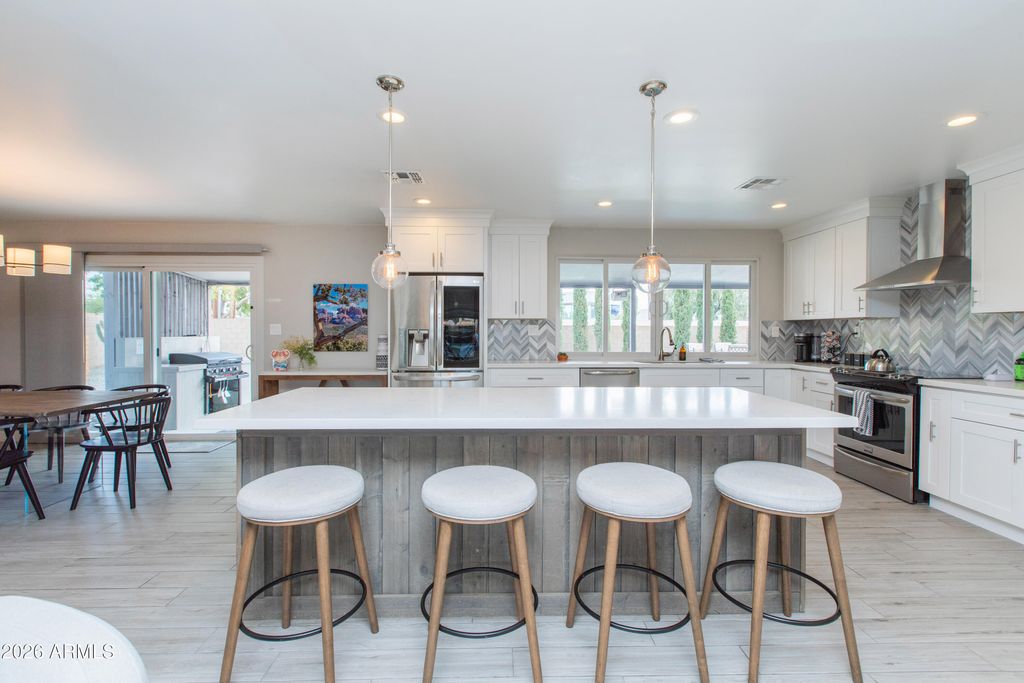 Image 15 of property listing at 5541 E CHEERY LYNN Road, Phoenix, AZ 85018