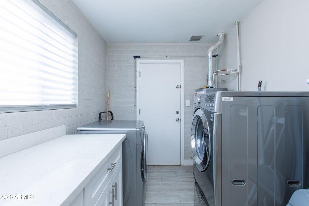 Image 28 of property listing at 5541 E CHEERY LYNN Road, Phoenix, AZ 85018