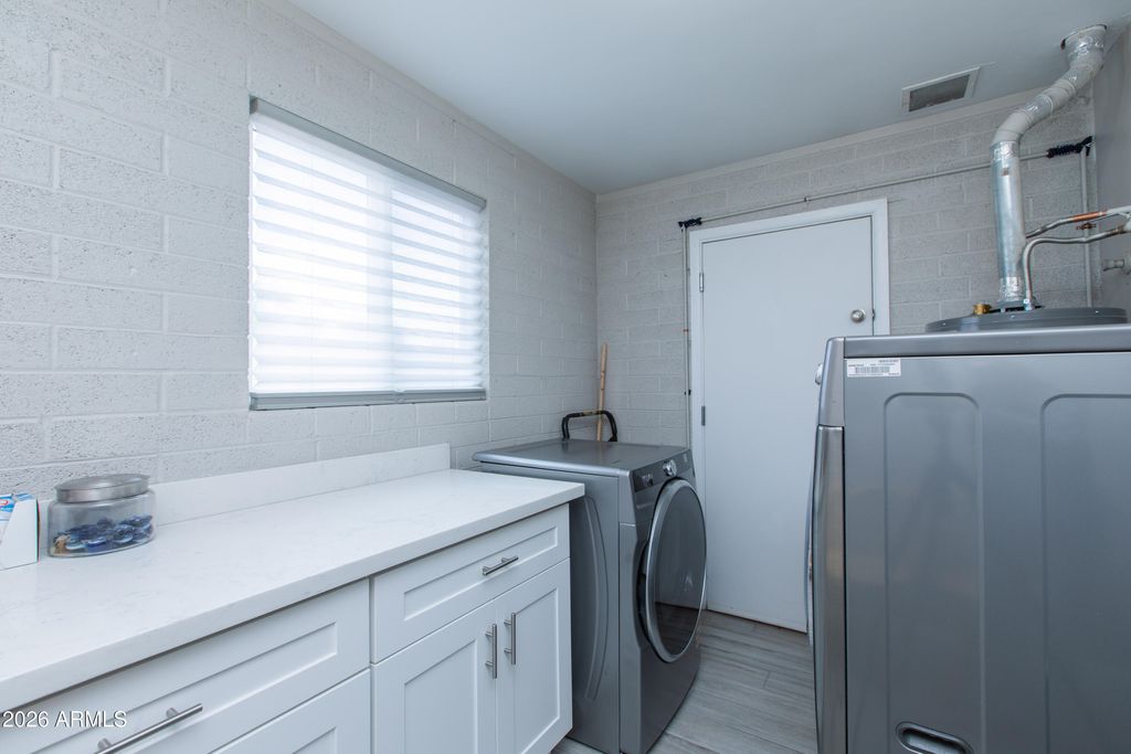 Image 29 of property listing at 5541 E CHEERY LYNN Road, Phoenix, AZ 85018