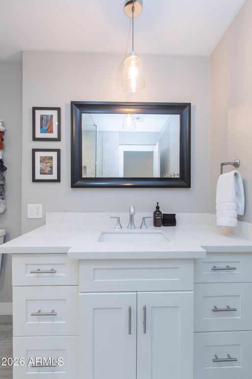 Image 33 of property listing at 5541 E CHEERY LYNN Road, Phoenix, AZ 85018