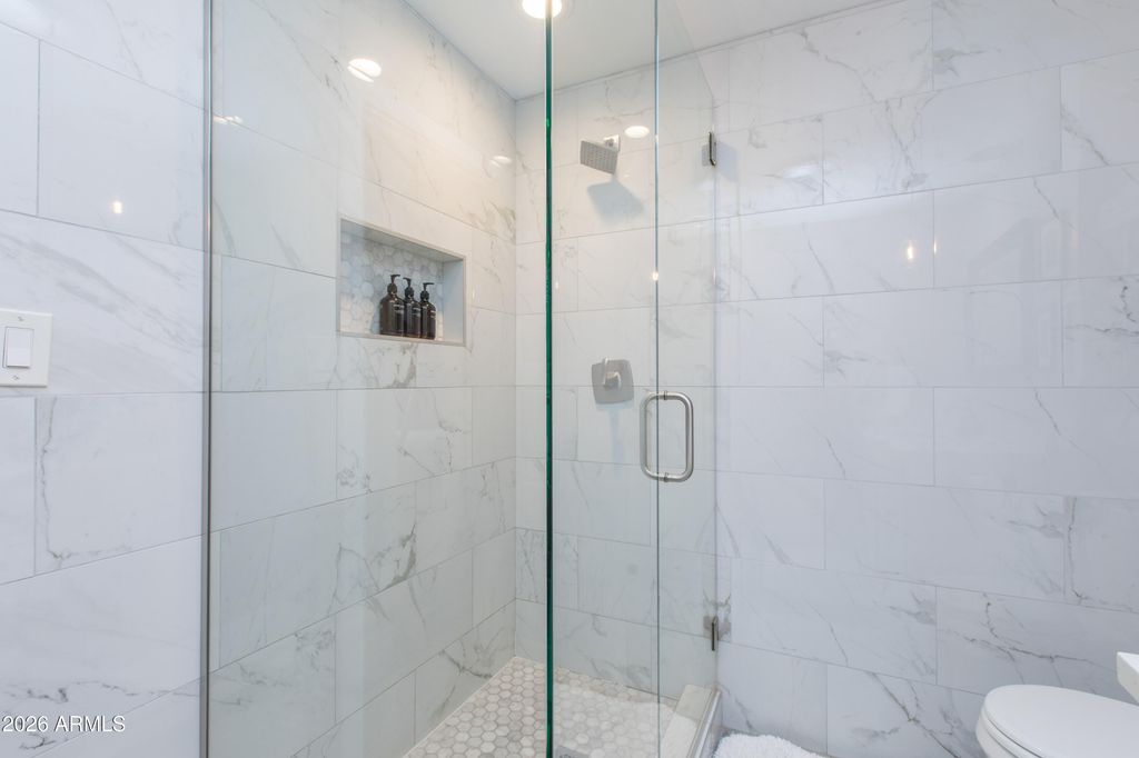 Image 34 of property listing at 5541 E CHEERY LYNN Road, Phoenix, AZ 85018