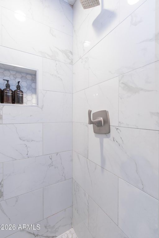 Image 35 of property listing at 5541 E CHEERY LYNN Road, Phoenix, AZ 85018