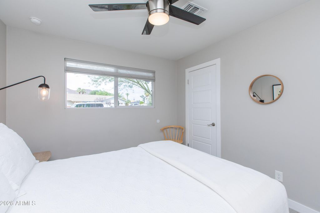 Image 38 of property listing at 5541 E CHEERY LYNN Road, Phoenix, AZ 85018