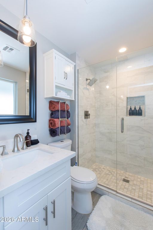 Image 44 of property listing at 5541 E CHEERY LYNN Road, Phoenix, AZ 85018