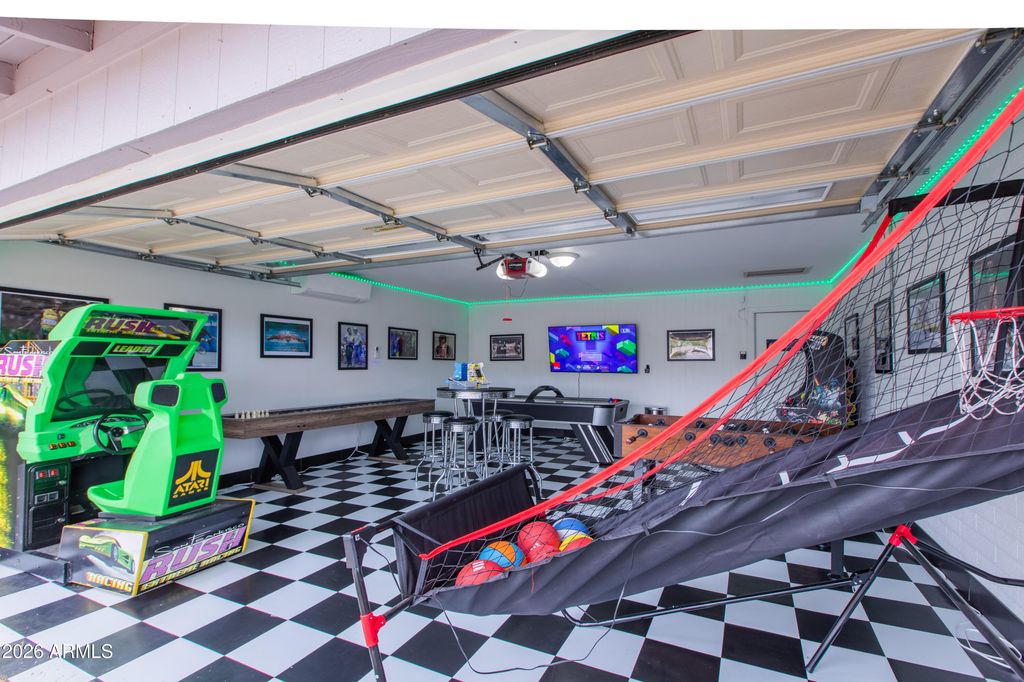 Image 51 of property listing at 5541 E CHEERY LYNN Road, Phoenix, AZ 85018