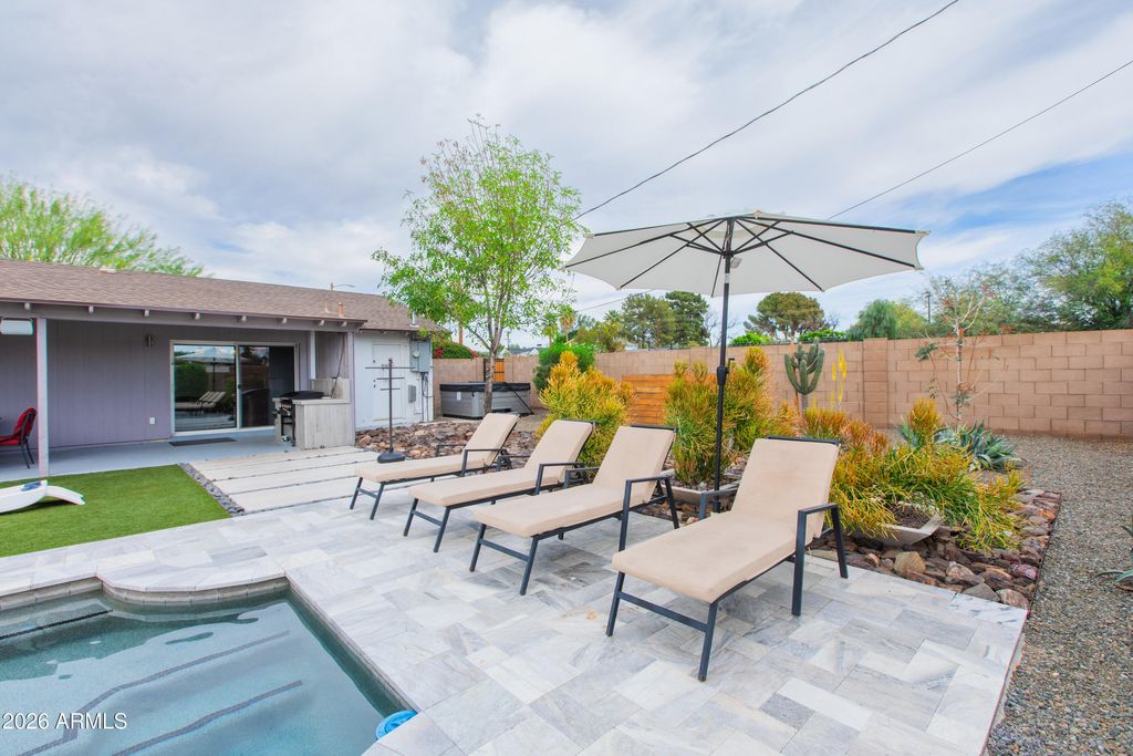 Image 64 of property listing at 5541 E CHEERY LYNN Road, Phoenix, AZ 85018