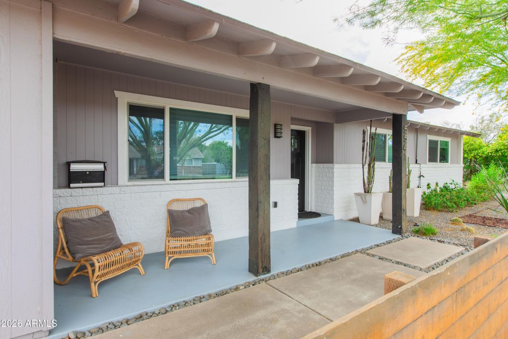 Image 9 of property listing at 5541 E CHEERY LYNN Road, Phoenix, AZ 85018