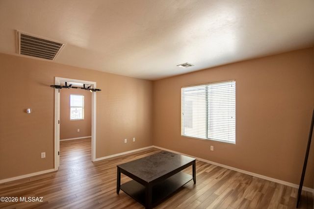 930 S Vista Overlook Drive, Tucson, AZ 85710