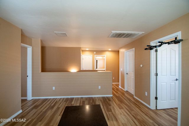 930 S Vista Overlook Drive, Tucson, AZ 85710