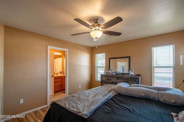 930 S Vista Overlook Drive, Tucson, AZ 85710