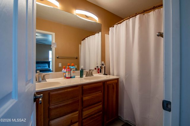 930 S Vista Overlook Drive, Tucson, AZ 85710