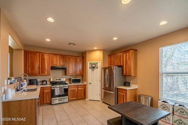 930 S Vista Overlook Drive, Tucson, AZ 85710
