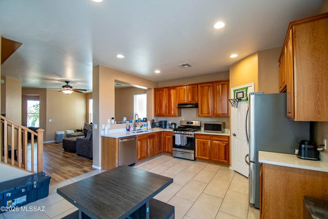 930 S Vista Overlook Drive, Tucson, AZ 85710