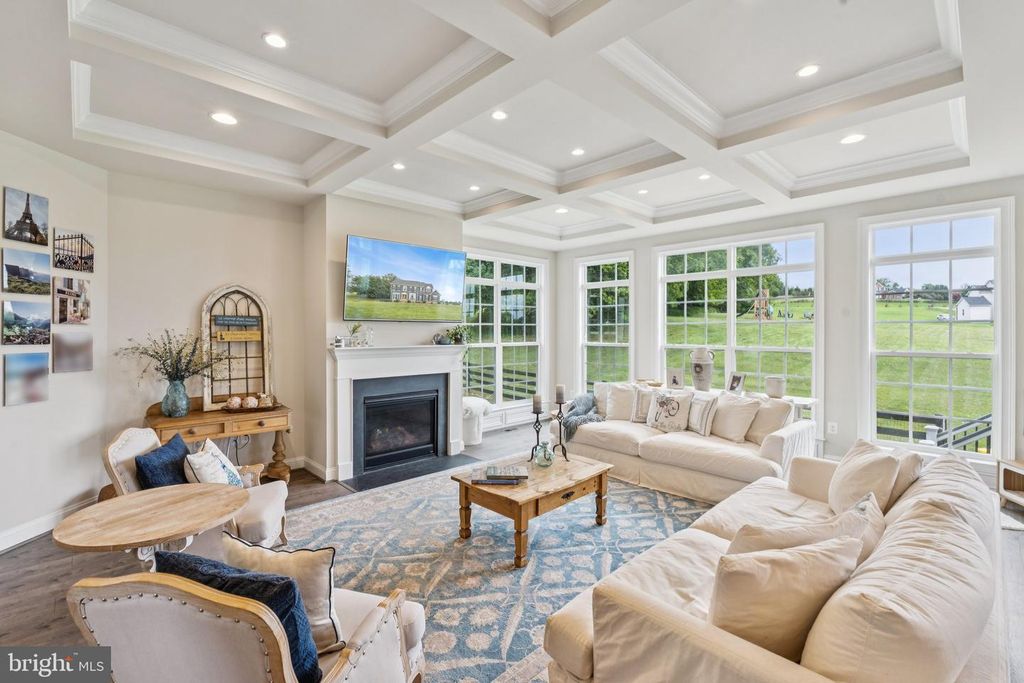 35490 SUNNY RIDGE RD, Round Hill, VA 20141